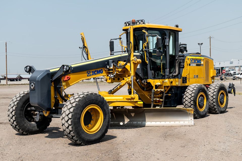 GR2605 Motor Grader photo 2