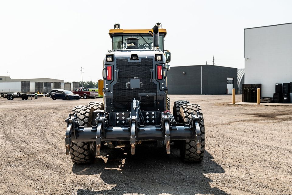 GR2605 Motor Grader photo 11