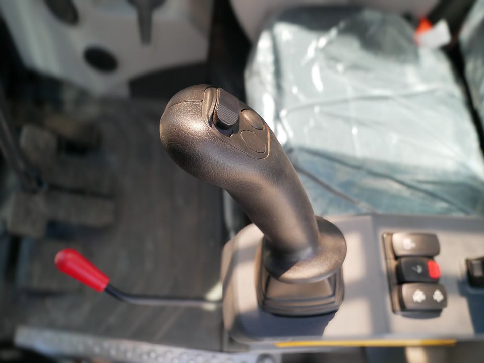 XE235UCR photo 13