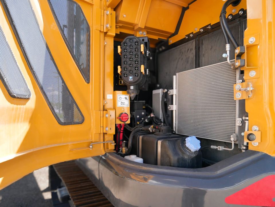 XE235UCR photo 14